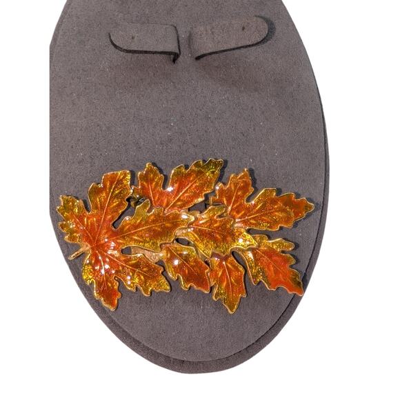 Vintage Kenneth Cole Signed KC Orange Green Enamel Gold Tone Maple Leaf Brooch - Picture 6 of 6